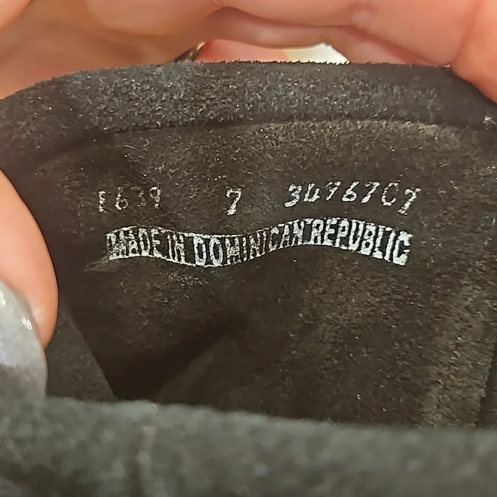 Minnetonka Moccasins - Picture 2 of 6